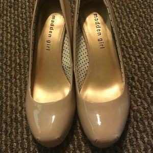 Madden girl: nude pumps